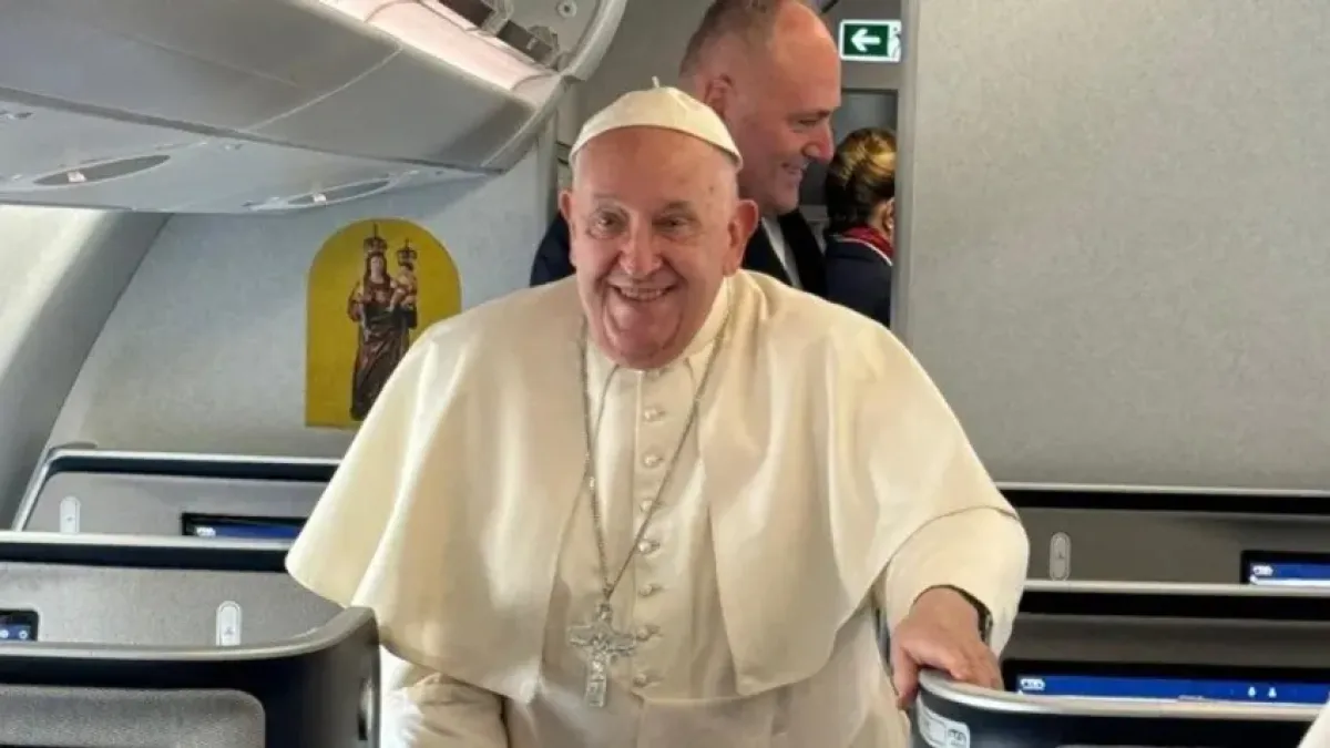 El Papa emprende el viaje más largo de su pontificado