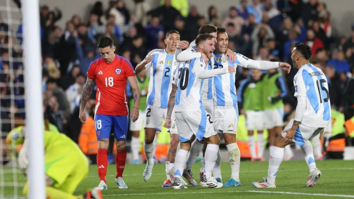 Argentina goleó a Chile y sigue líder en las Eliminatorias