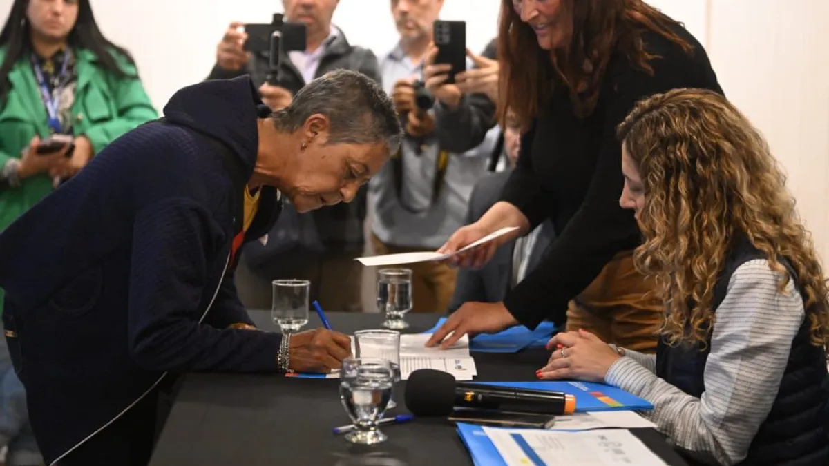 La Provincia entregó más de $1.100 millones para reconstruir viviendas afectadas por los incendios
