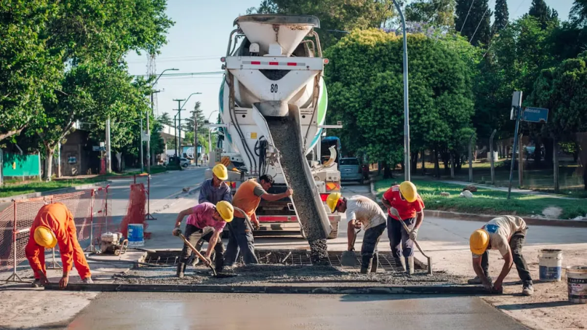 La Municipalidad reparó el caño sobre Avenida Vélez Sarsfield donde se hundió un automóvil