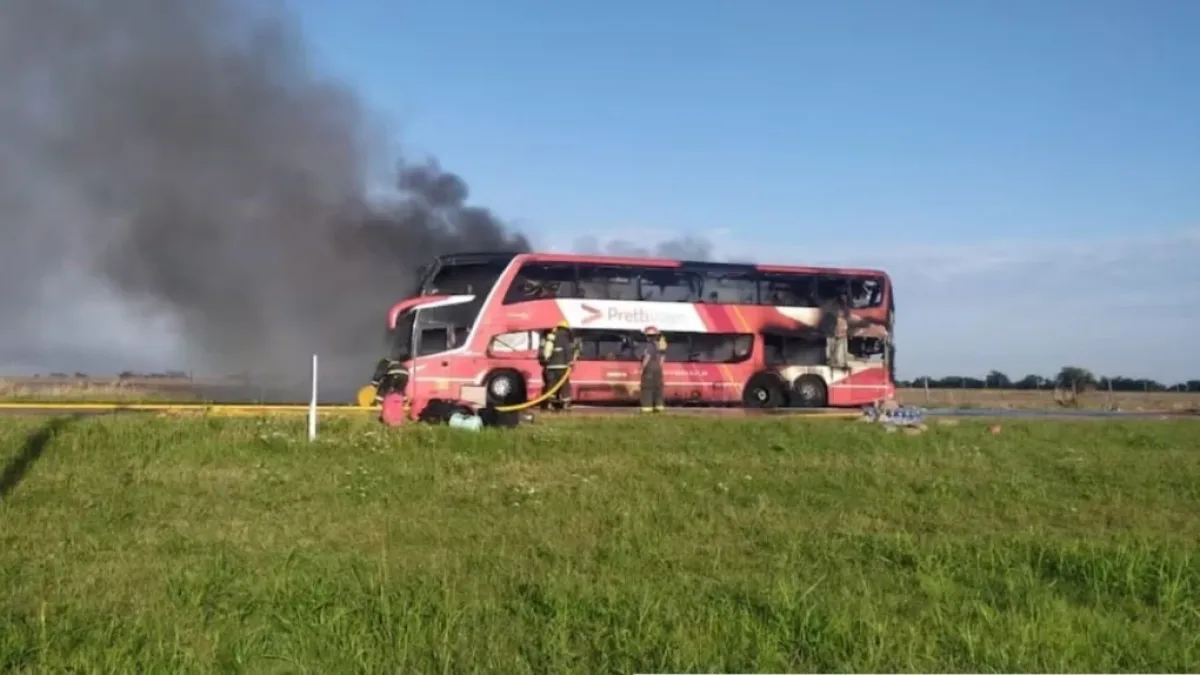 Incendio en un colectivo que trasladaba a 40 niños