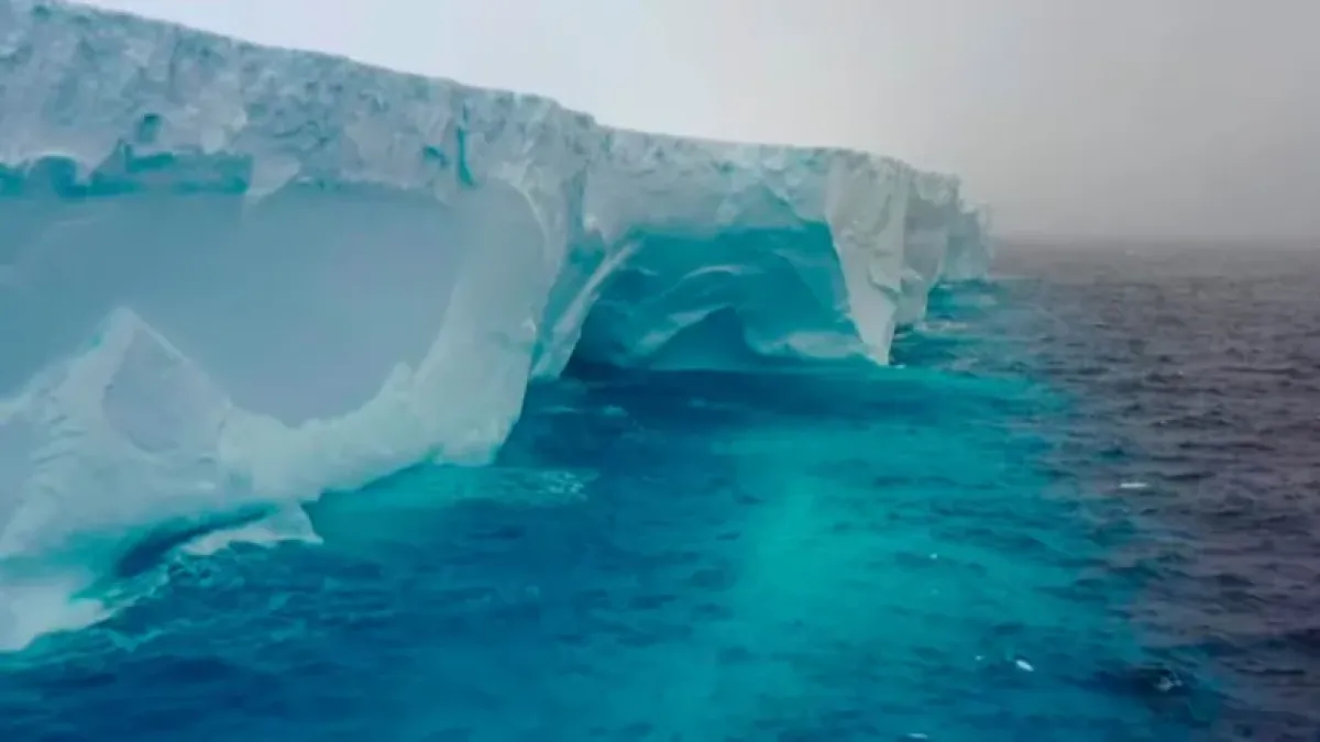 El iceberg más grande del mundo se desprendió de la Antártida
