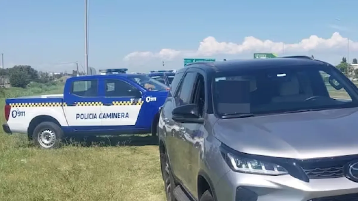 Dos policías de la Caminera fueron golpeados por un conductor multado debido al exceso de velocidad