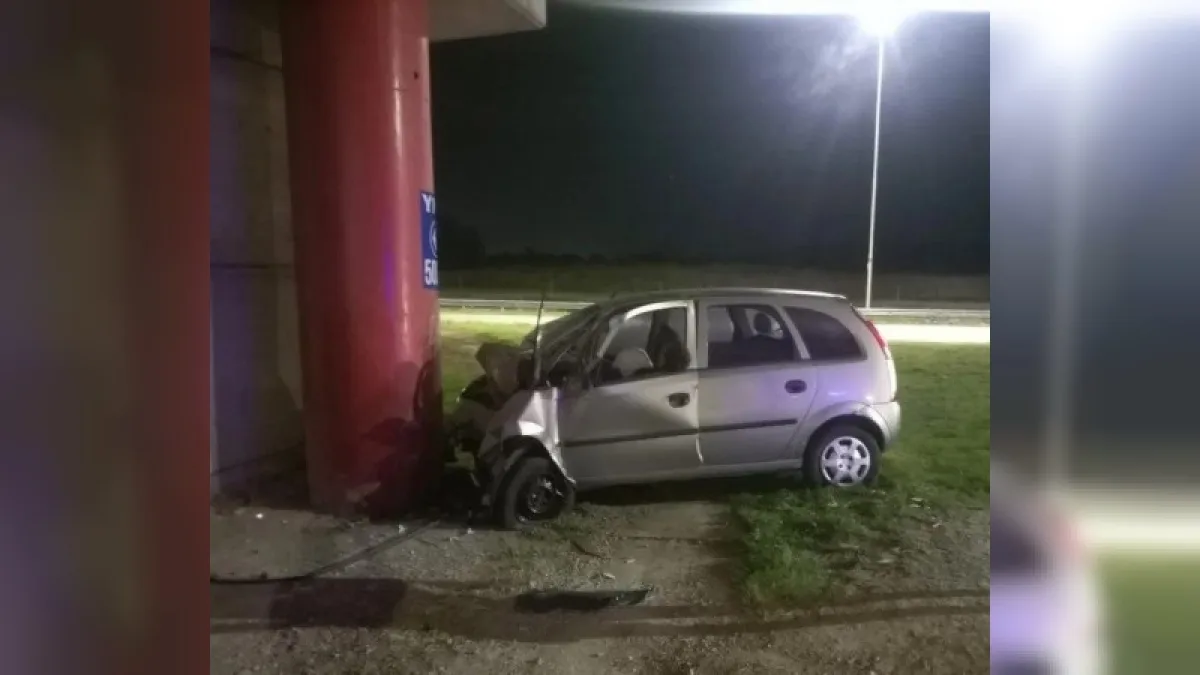 Siniestro fatal: un hombre impactó contra una columna en Circunvalación