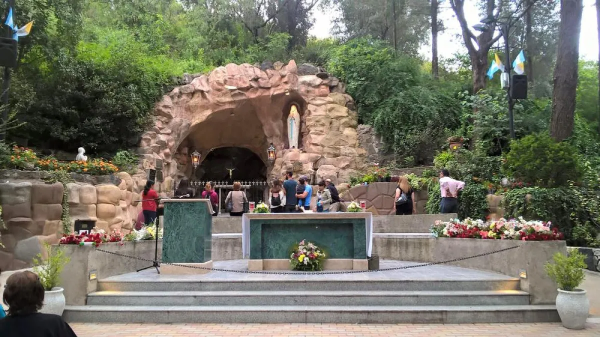 Miles de peregrinos visitarán la Gruta de Lourdes en Alta Gracia