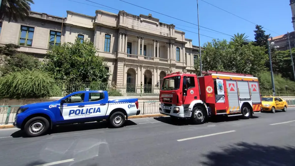 Controlaron un incendio en el colegio Alejandro Carbó