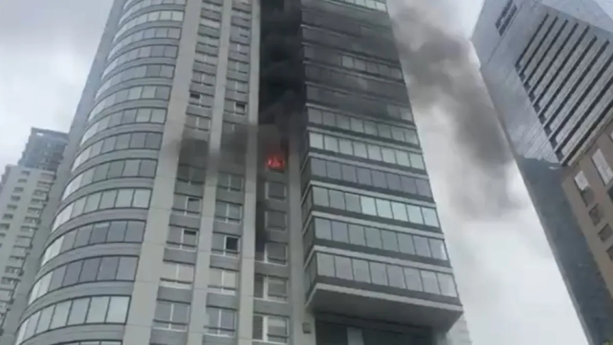 Un gran incendio se desató en una torre de Puerto Madero