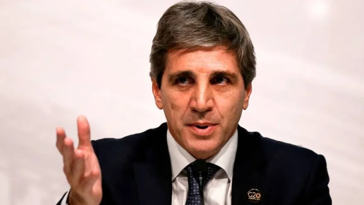 Luis "Toto" Caputo diserta en la Bolsa de Comercio de Córdoba