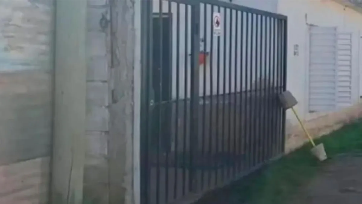 Un nene de dos años fue aplastado por un portón de hierro en Córdoba
