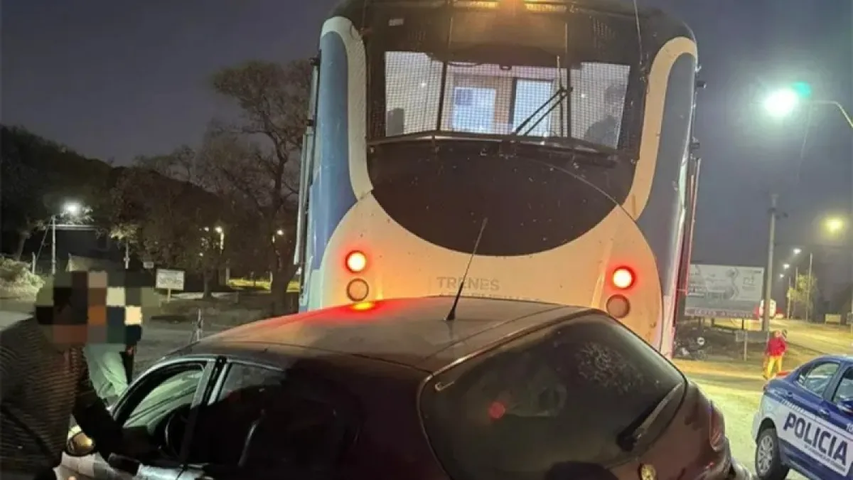 Choque entre el Tren de las Sierras y un auto