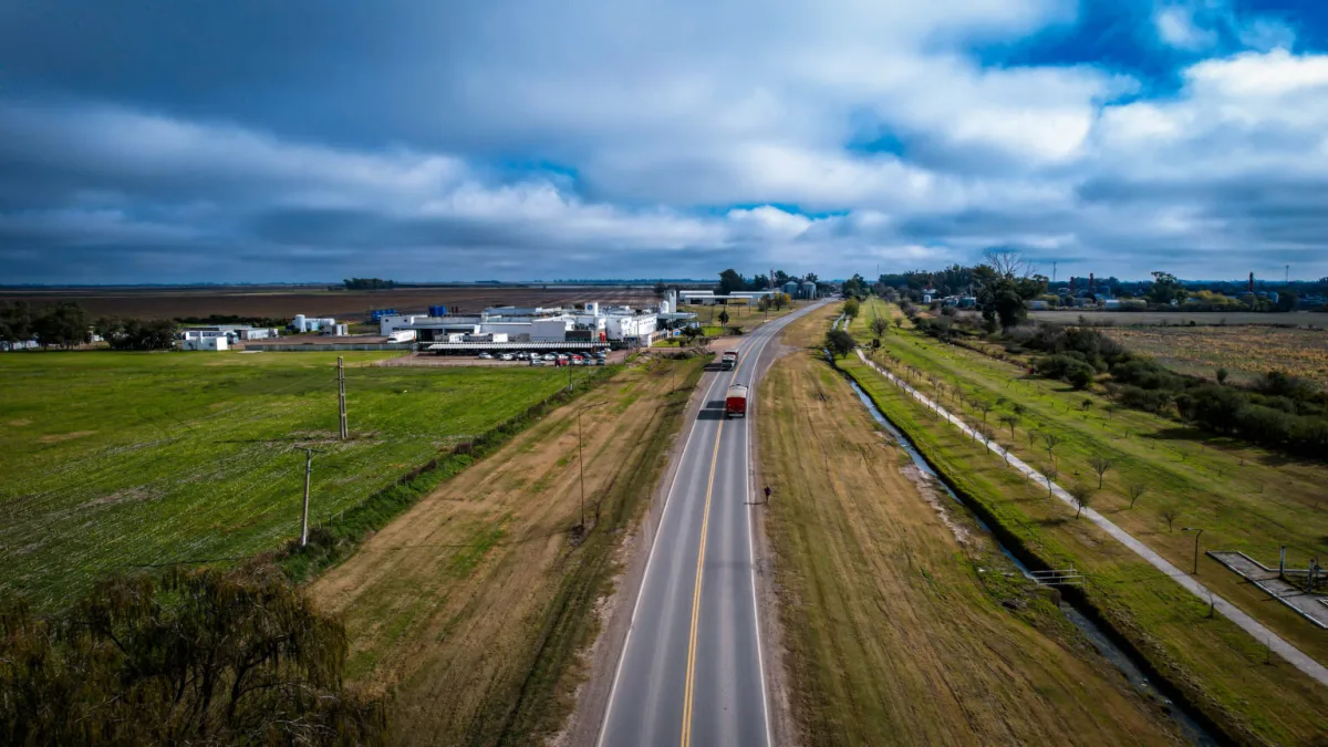 Llaryora presentó la rehabilitación de un tramo de la Ruta Provincial N°6