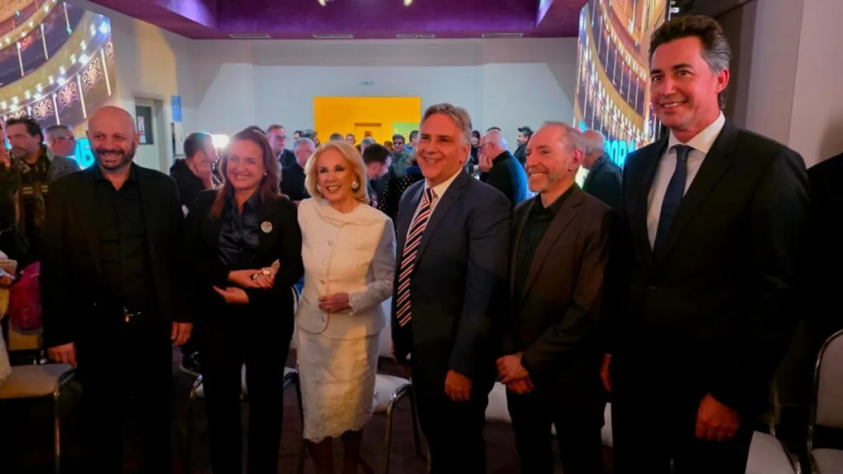 Junto a Mirtha Legrand, Llaryora encabezó la presentación de los Premios Sur