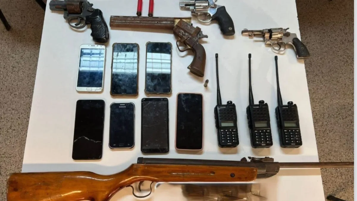 Operativo policial deja 46 detenidos y 12 armas incautadas