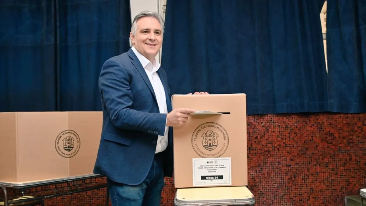 Martín Llaryora votó en el centro de la ciudad y habló sobre la crisis económica