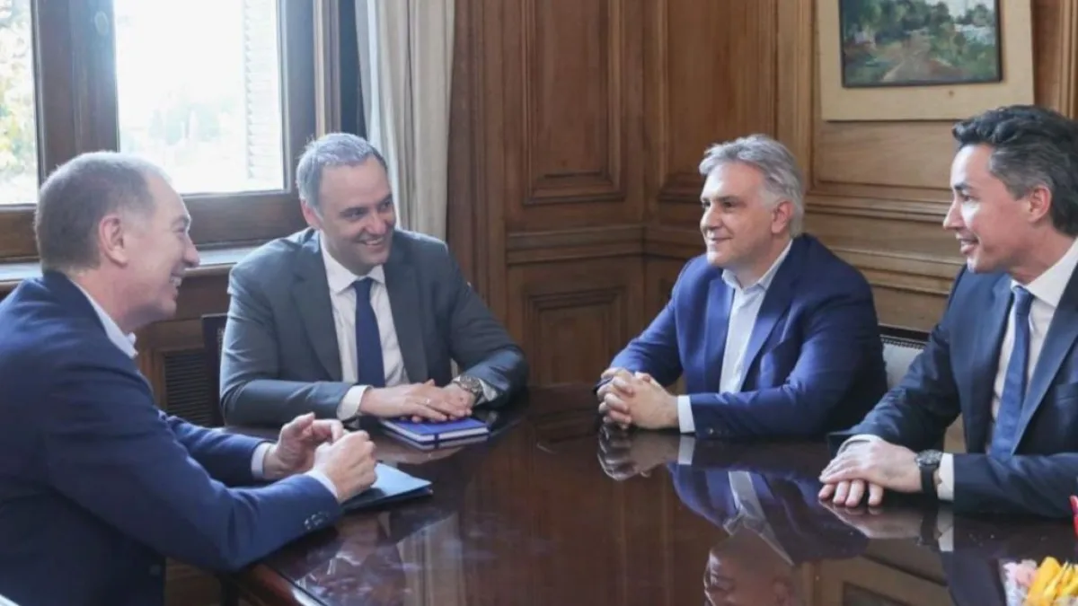 Llaryora calificó como "positiva, cordial y productiva" la reunión con Adorni y Santilli