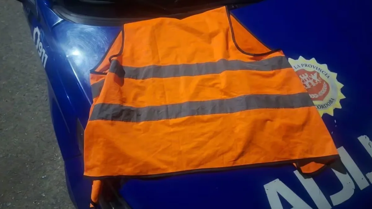 Detuvieron a un naranjita por exigir más de 5.000 pesos para cuidar un auto