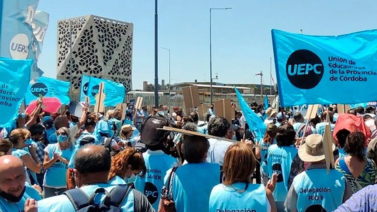 La Provincia ofreció a docentes 40% de aumento anual