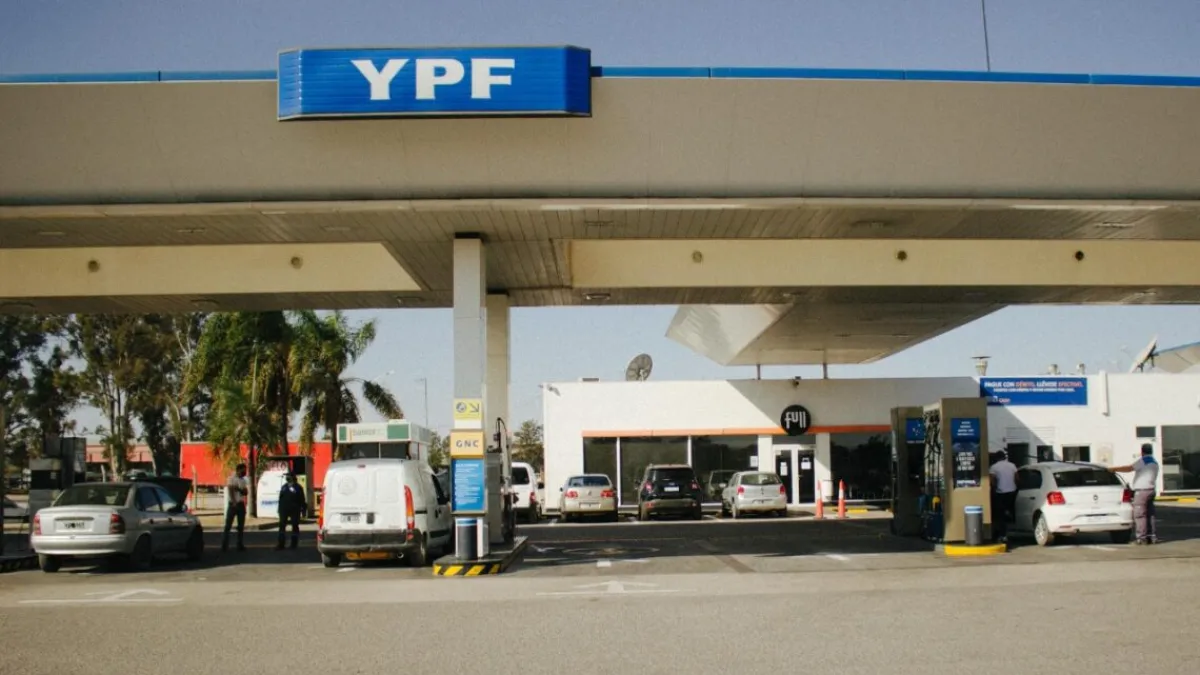 Aumento de combustibles en mayo: de cuánto es la suba por impuestos que fijó el Gobierno