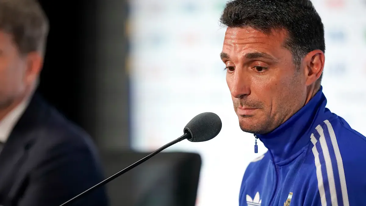 Scaloni criticó la pausa de hidratación