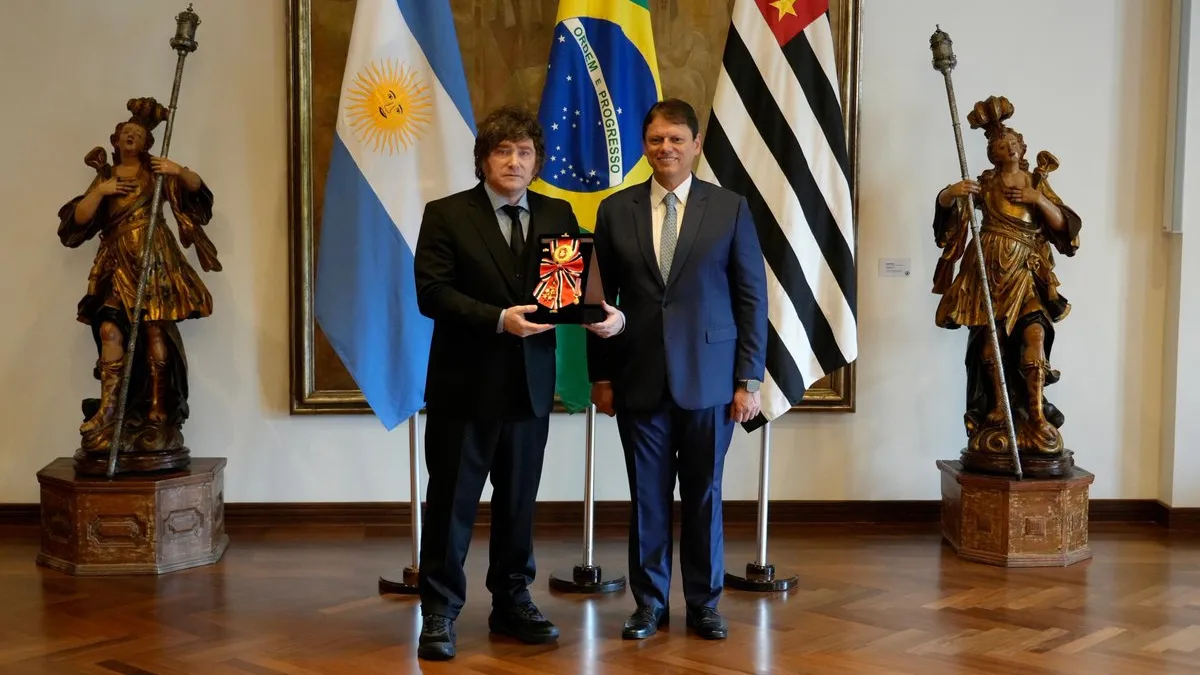 Milei en Brasil: se reunió con el gobernador de San Pablo y respaldó la candidatura de Flávio Bolsonaro