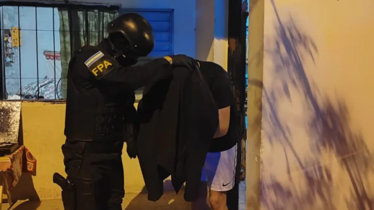Vendían drogas a pocos metros de una plaza y las ocultaban en galletas: cinco detenidos