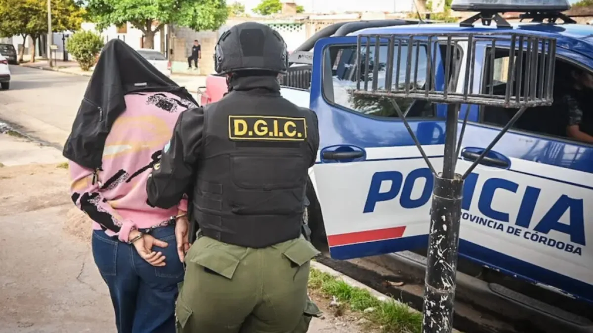 Detuvieron a la esposa del inspector acusado de balear la casa de un deudor en Córdoba
