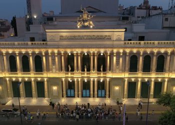 Teatro del Libertador: denuncian la caída de 100 contratos
