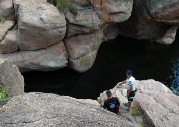 Investigan la muerte de un hombre en el río de Nono