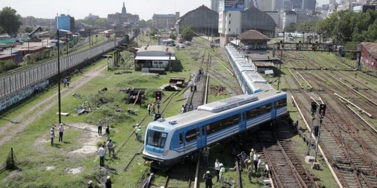 Descarriló un tren de la línea Mitre en el acceso a la terminal de Retiro