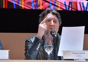 Joaquín Sabina participó del panel "Poesía y diversidad cultural" en el marco del CILE