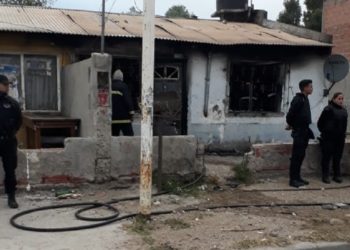 Una madre y sus dos hijos murieron calcinados ante un supuesto ataque de su pareja