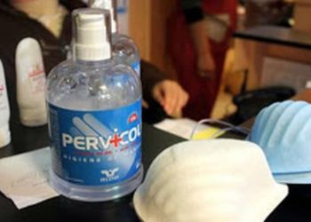 El Gobierno fijó precios máximos al alcohol en gel y barbijos
