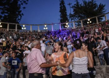 El "Derecho al verano" finaliza al ritmo de la murga Contraflor Al Resto