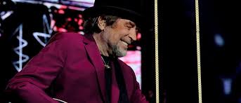 Operaron con éxito a Joaquín Sabina