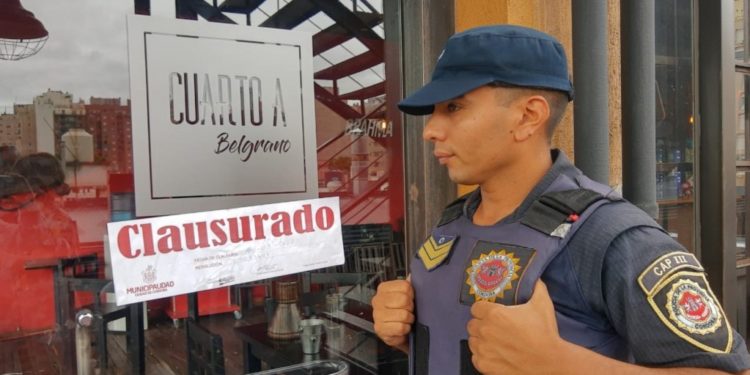 La Municipalidad clausuró un bar de Güemes por concentración masiva de personas