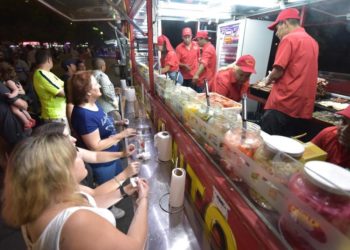 Más de 25 mil personas pasaron por la Fiesta del Chori y el Chiste