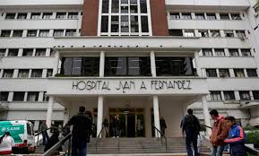 Murió un hombre que cumplía el aislamiento en un hotel de Recoleta tras llegar de Miami