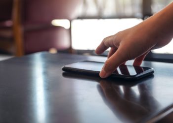 Salud advirtió sobre notificaciones falsas para tercera dosis de vacunación en Córdoba