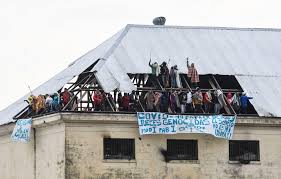 Estalló un motín en la cárcel de Devoto: "Queremos que vengan los medios, sino esto no se va a calmar", manifestaron los presos