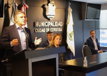 Covid-19 : Llaryora presentó la aplicación "Vecino Salud"