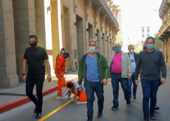 El Municipio ensancha veredas y restringe la circulación de autos en el centro