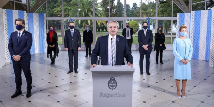 Acto del Día de la Bandera: Fernández dijo que Belgrano "inspira a hacer la utopía de un país mejor"