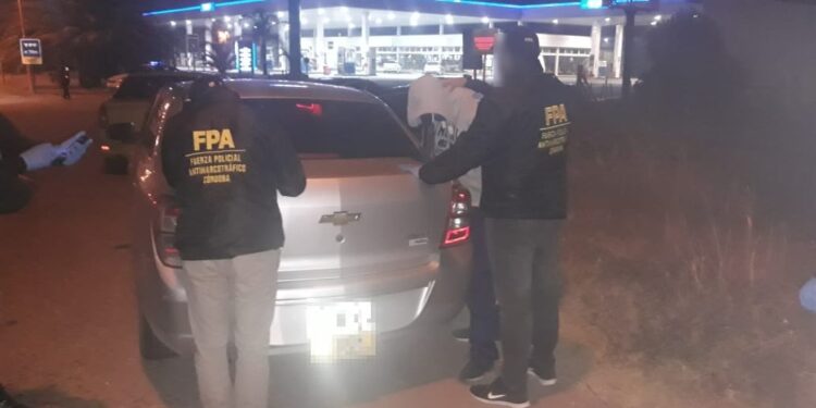 Detienen a un taxista en Capilla del Monte por hacer "delivery" de cocaína