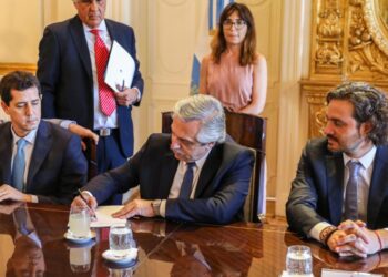 El Gobierno dará este martes auxilio económico a Córdoba, Santa Cruz, Misiones y Santa Fe