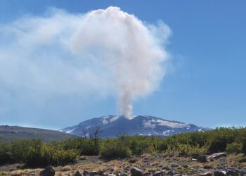 Chile emitió un alerta amarilla por el volcán Copahue