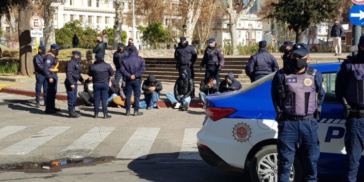 Hubo incidentes y detenidos tras las protestas de UTA