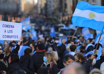 Numerosos "Banderazos" contra el Gobierno en distintos puntos del país