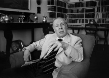Se conmemora el Día del Lector: a 121 años del nacimiento, homenajean a Borges con lecturas y clases