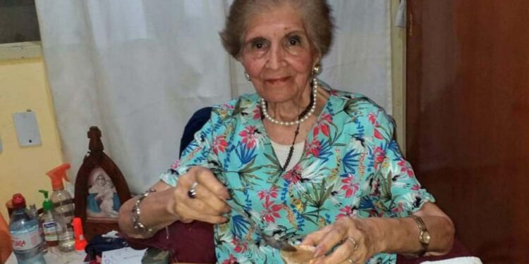 Dieron de alta a una mujer de 101 años que estuvo internada por coronavirus