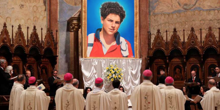 El Vaticano beatificó a Carlo Acutis, el adolescente que anticipó su muerte en un video
